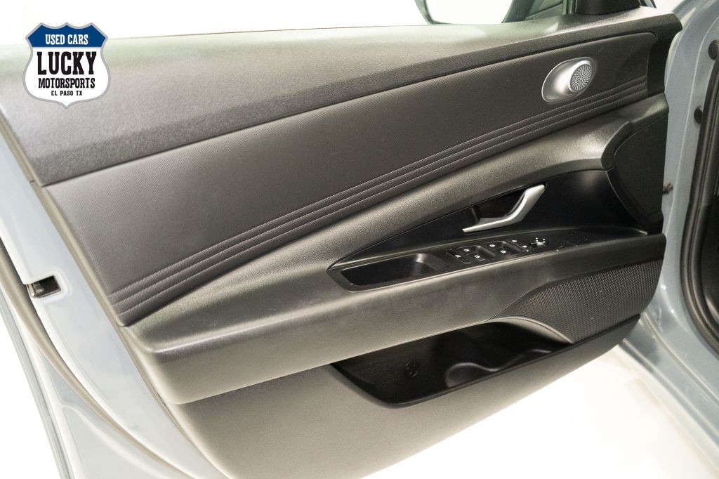 2021 Hyundai Elantra Image 39