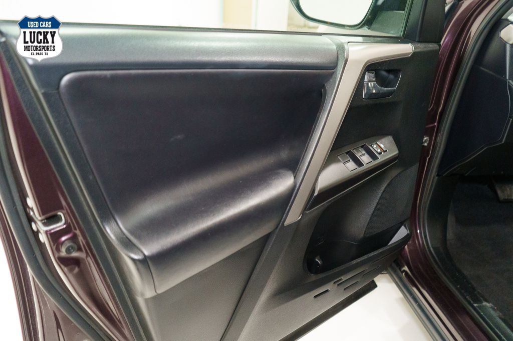 2017 Toyota Rav4 Image 9