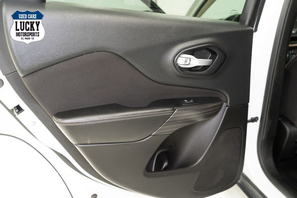 2015 Jeep Cherokee Image 29