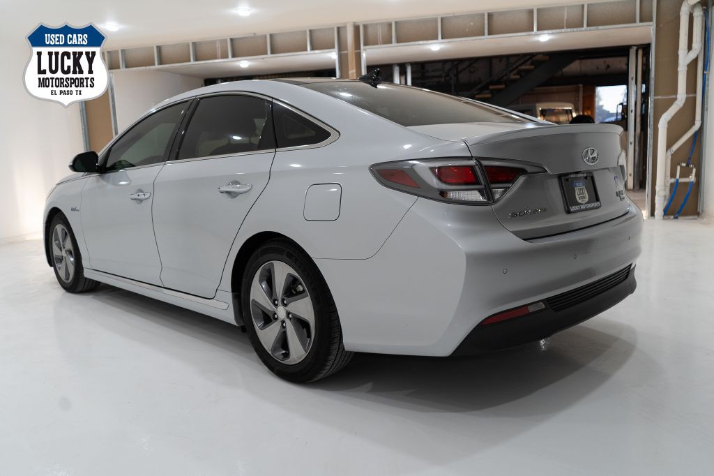 2017 Hyundai Sonata Image 3