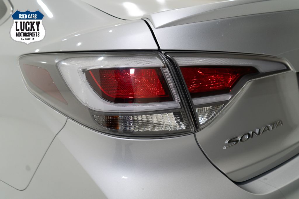 2017 Hyundai Sonata Image 5