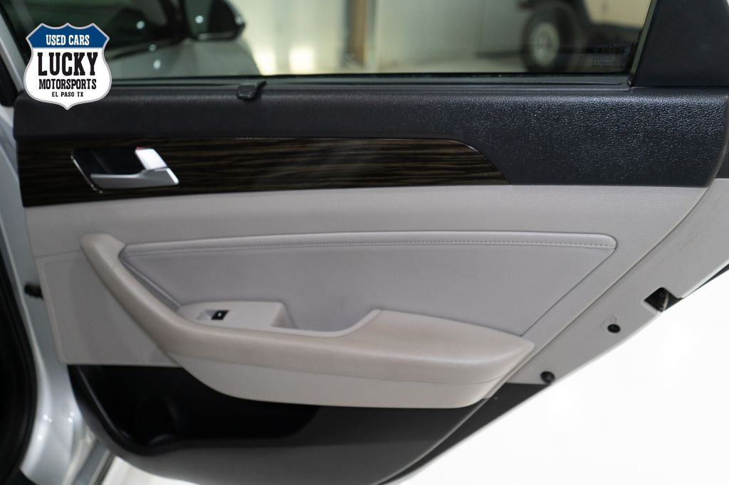 2017 Hyundai Sonata Image 18