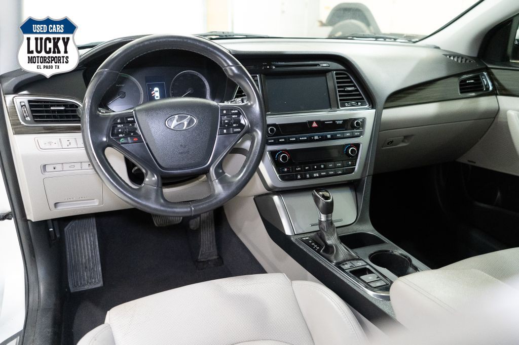 2017 Hyundai Sonata Image 9