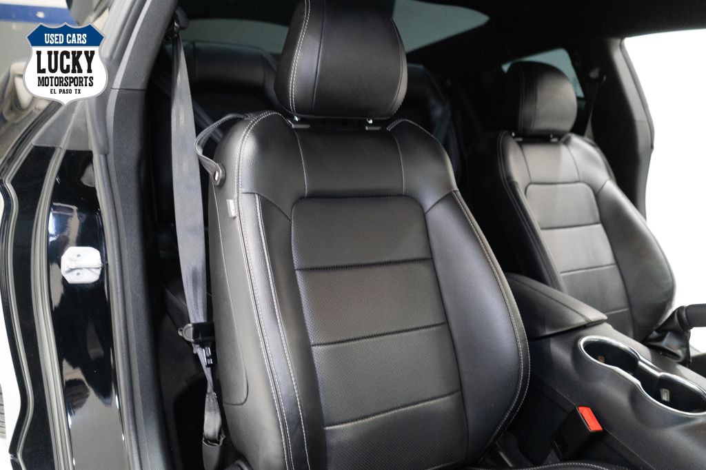 2022 Ford Mustang Image 12