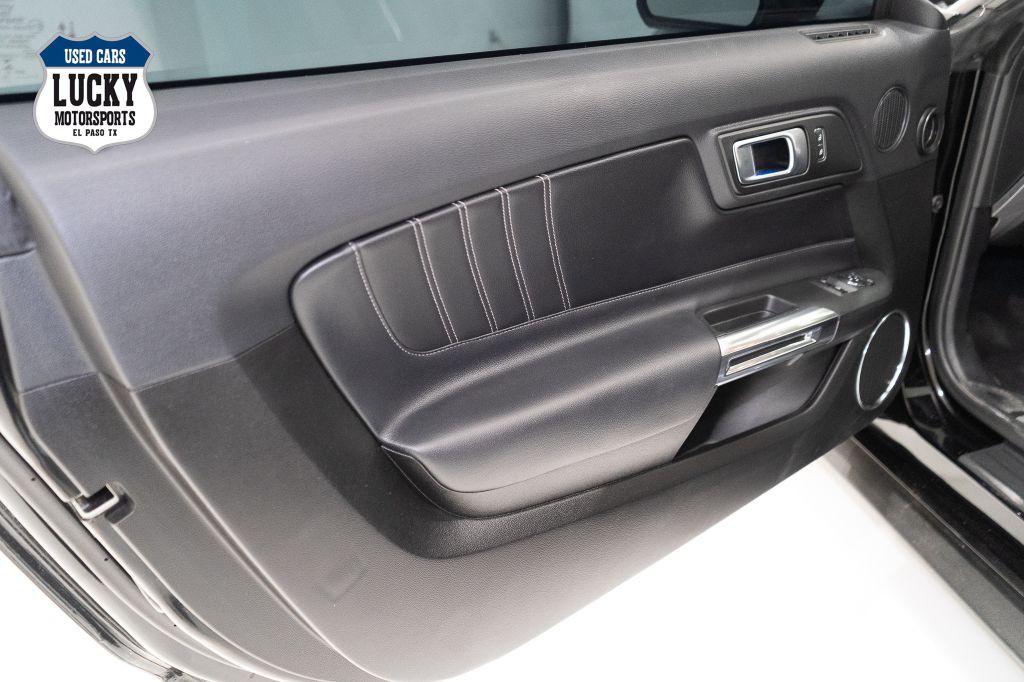 2022 Ford Mustang Image 24