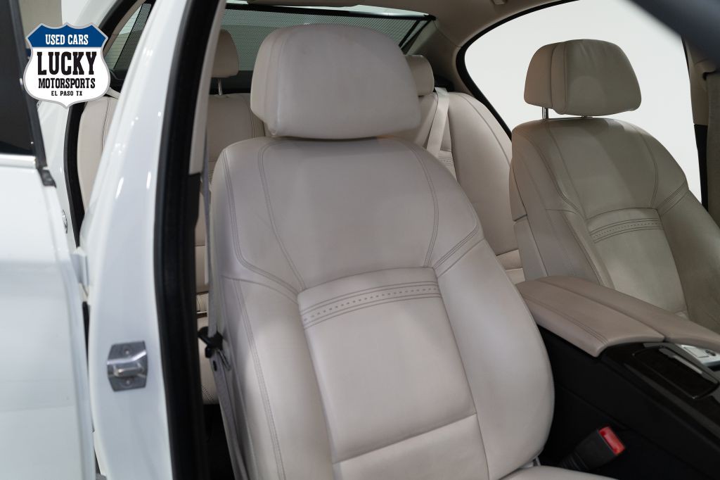 2015 BMW 5 Series Image 9