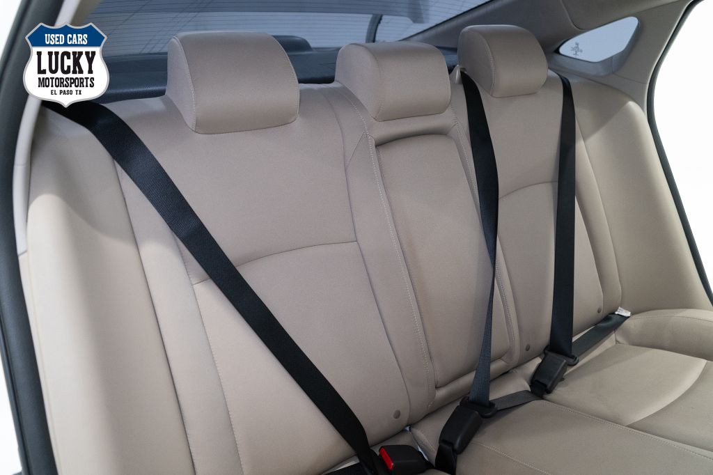 2017 Honda Civic Image 14