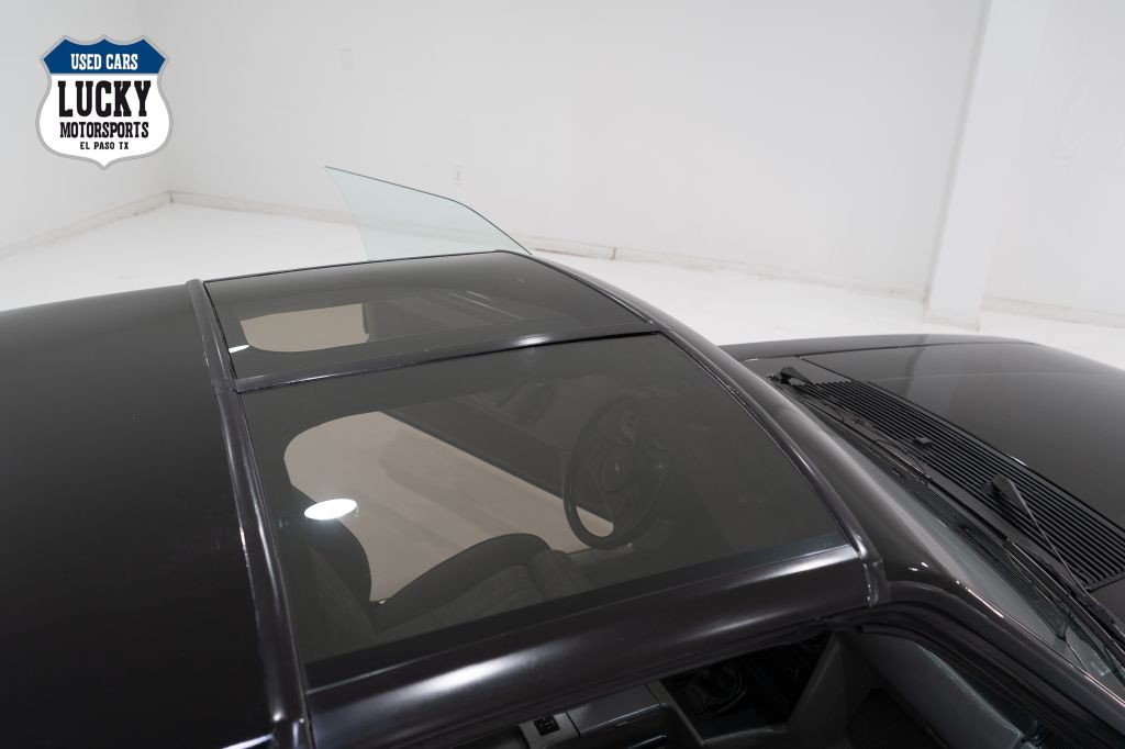 1987 Ford Mustang Image 13