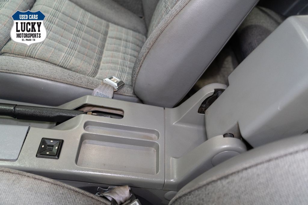 1987 Ford Mustang Image 25