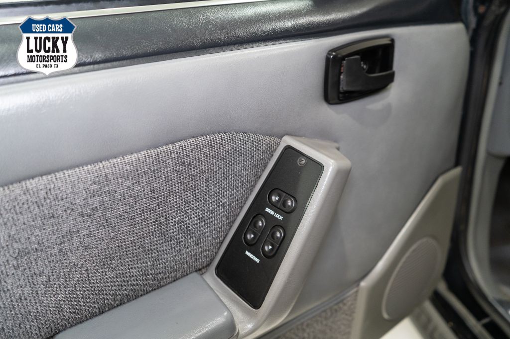 1987 Ford Mustang Image 30