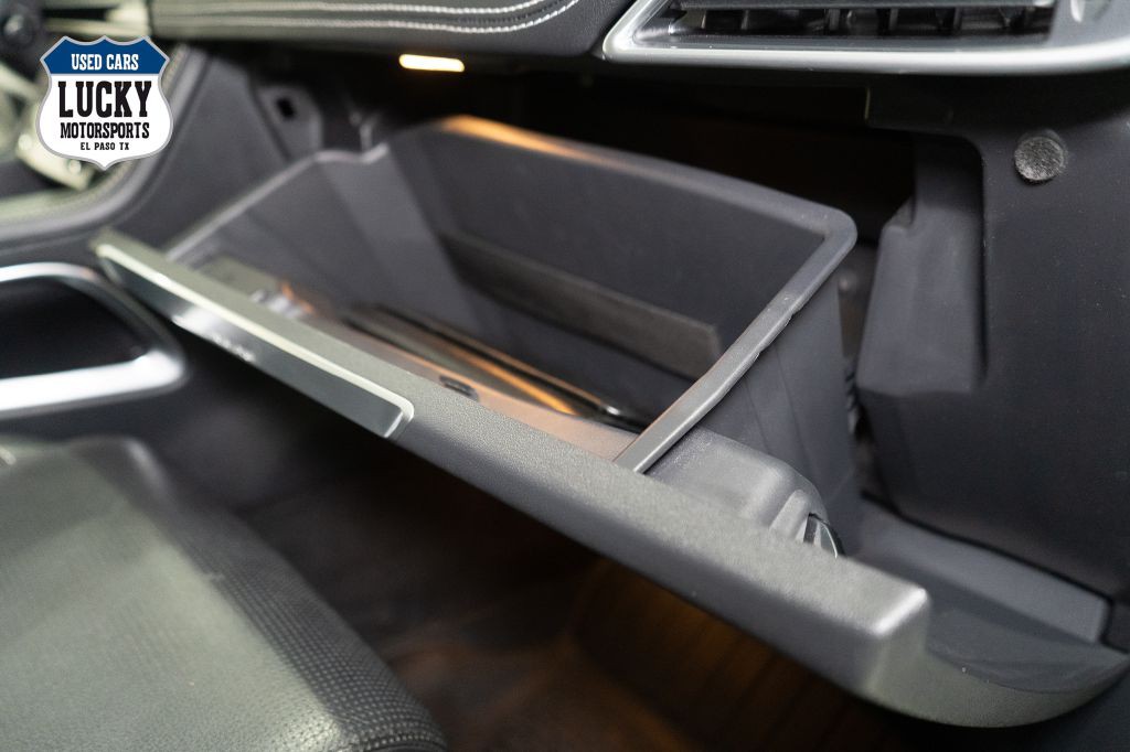 2020 Jaguar F-PACE Image 8