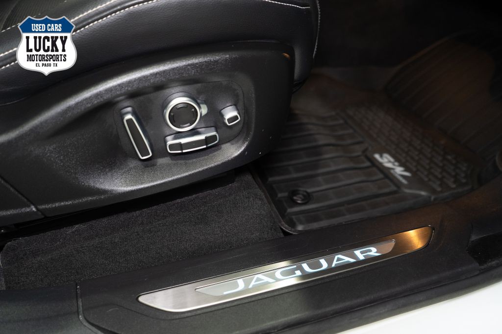 2020 Jaguar F-PACE Image 9