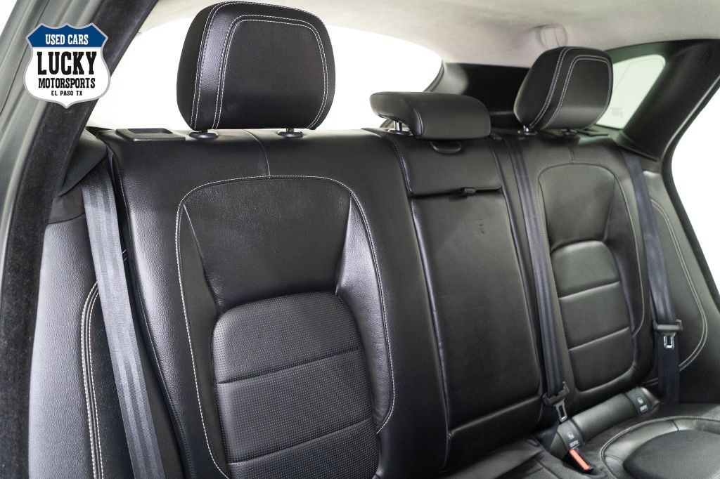 2020 Jaguar F-PACE Image 11