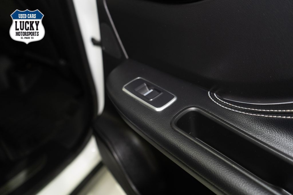 2020 Jaguar F-PACE Image 12