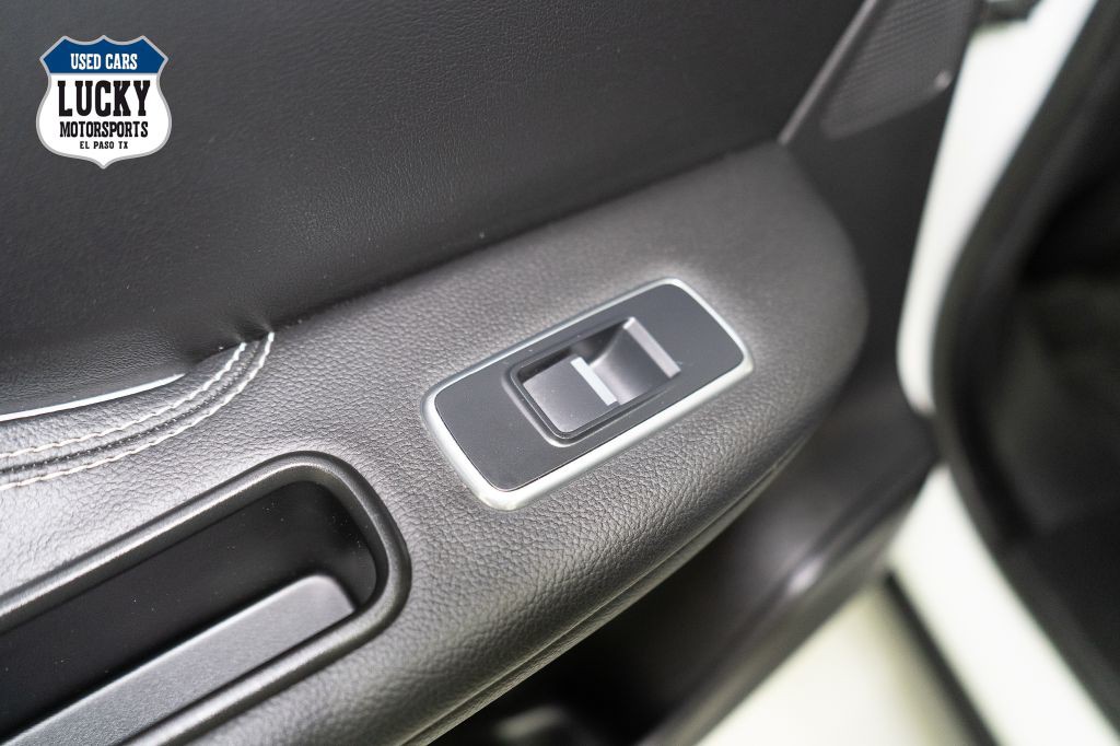 2020 Jaguar F-PACE Image 18