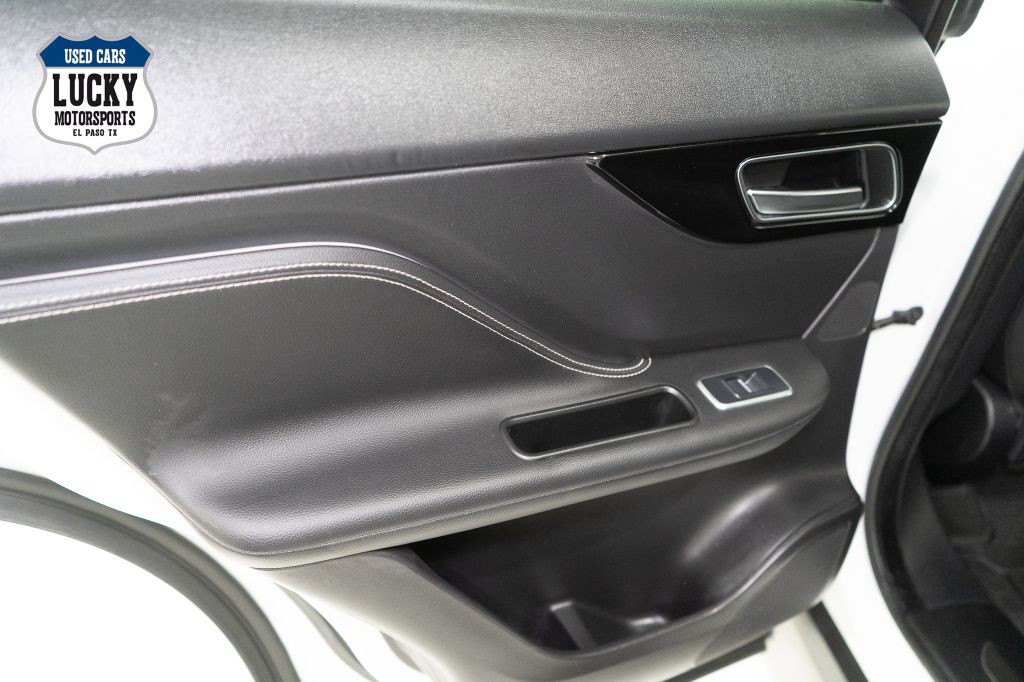 2020 Jaguar F-PACE Image 19