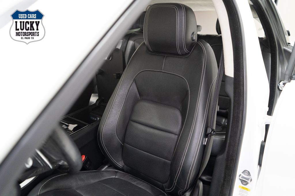 2020 Jaguar F-PACE Image 21