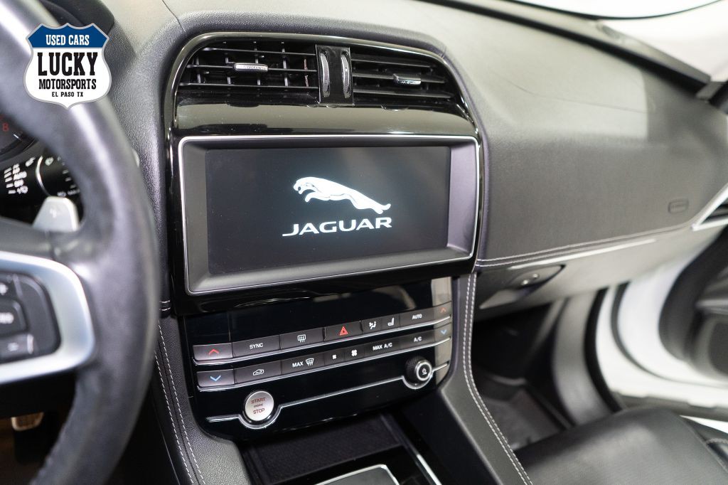 2020 Jaguar F-PACE Image 23