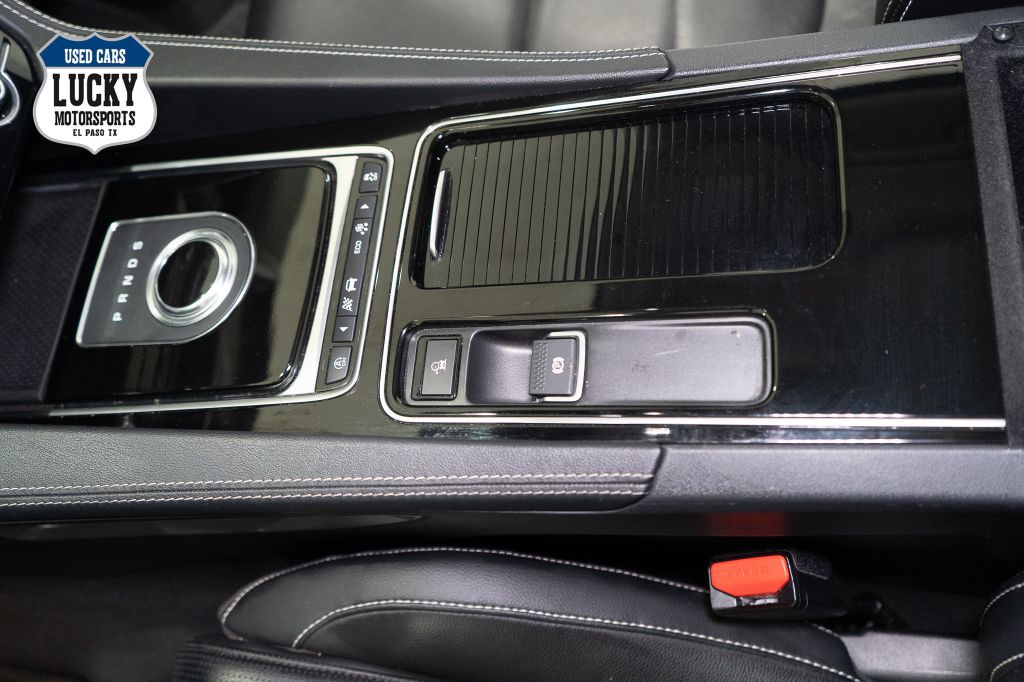 2020 Jaguar F-PACE Image 24