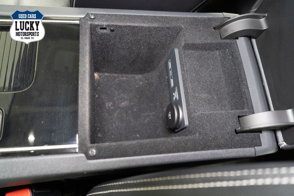 2020 Jaguar F-PACE Image 25