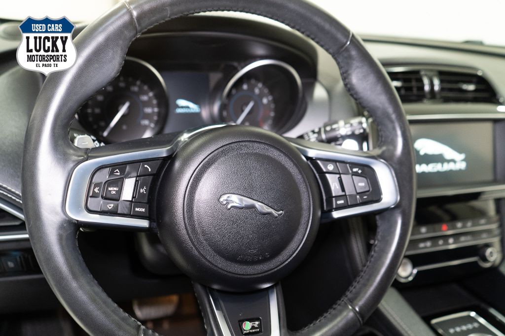 2020 Jaguar F-PACE Image 28