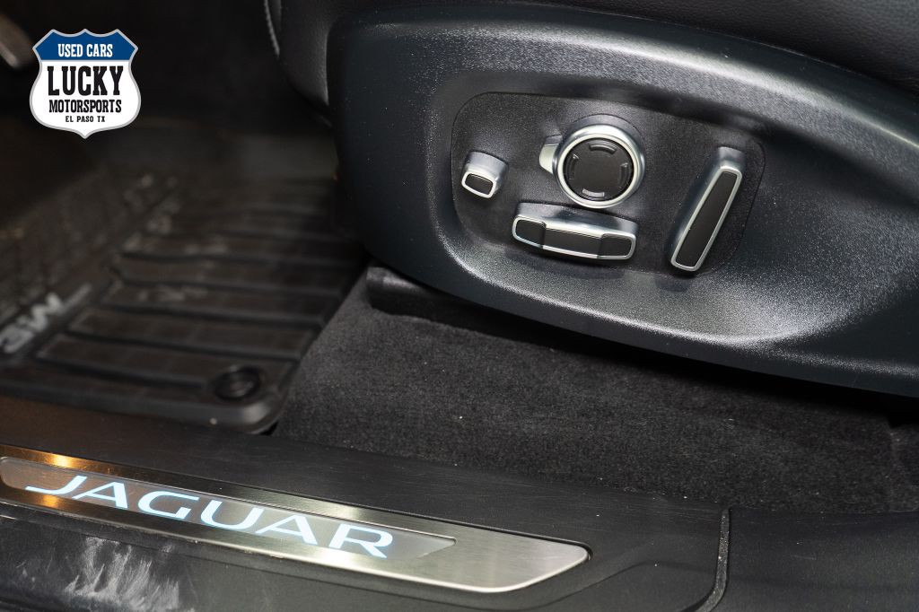 2020 Jaguar F-PACE Image 30
