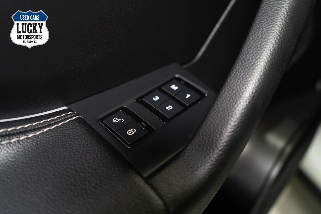 2020 Jaguar F-PACE Image 32