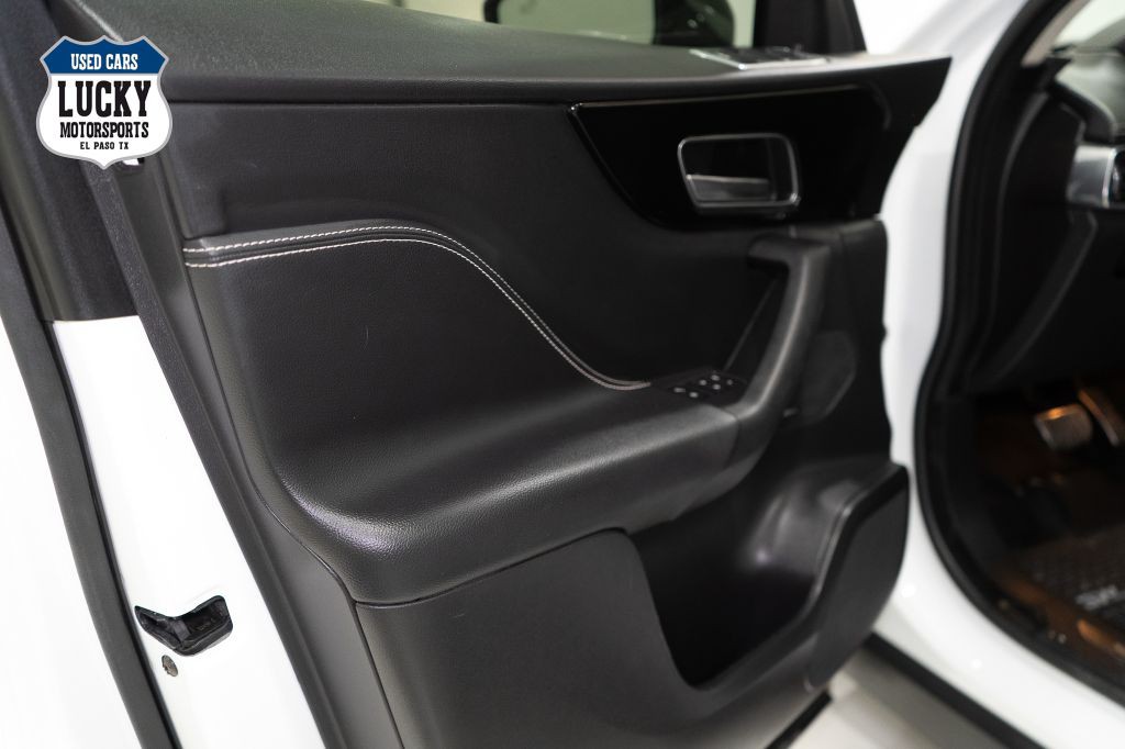 2020 Jaguar F-PACE Image 33