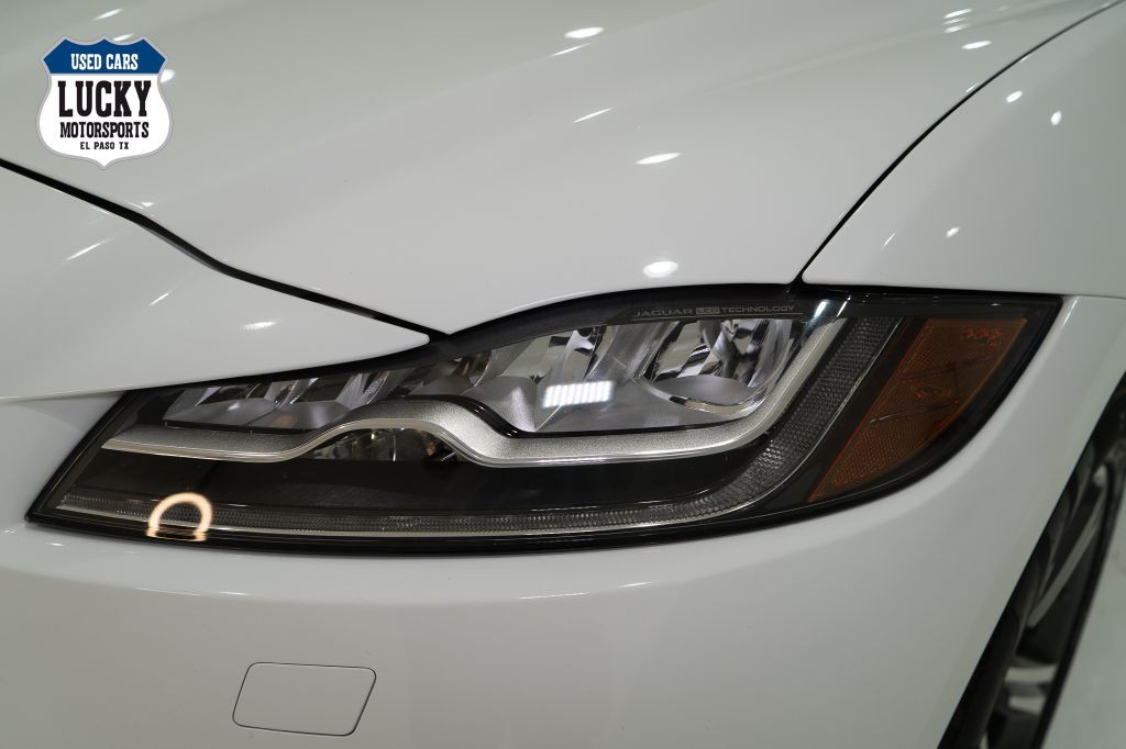 2020 Jaguar F-PACE Image 38