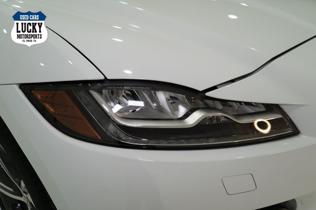 2020 Jaguar F-PACE Image 39