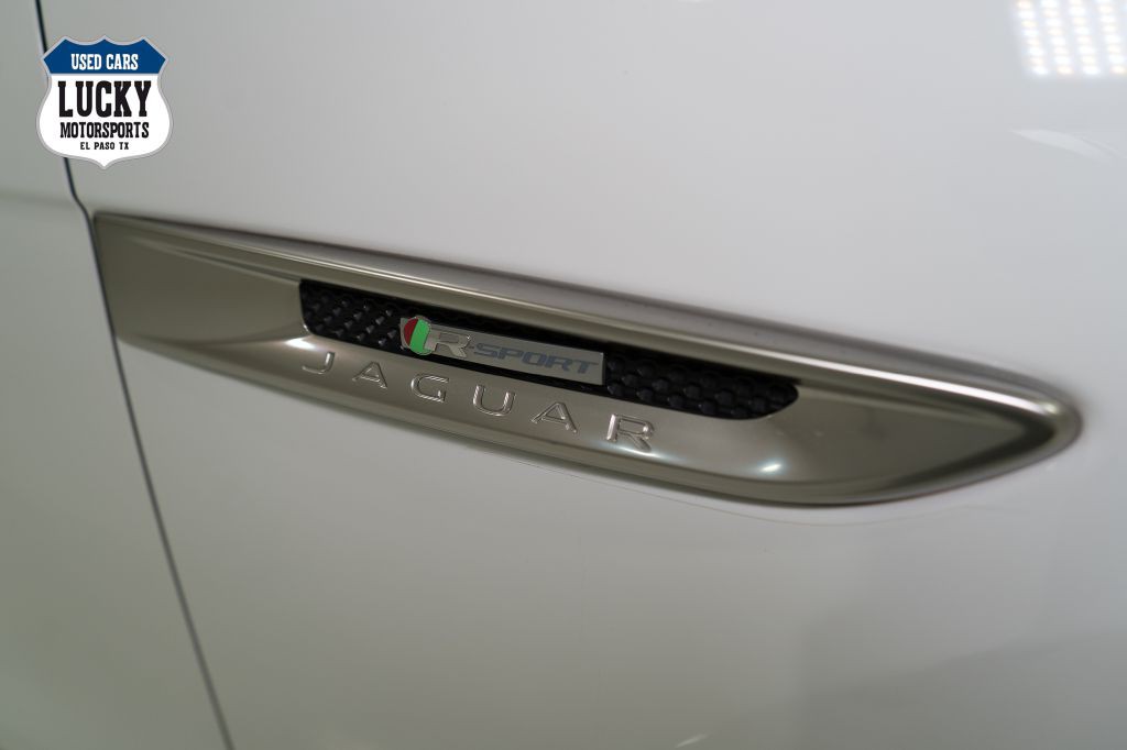 2020 Jaguar F-PACE Image 41