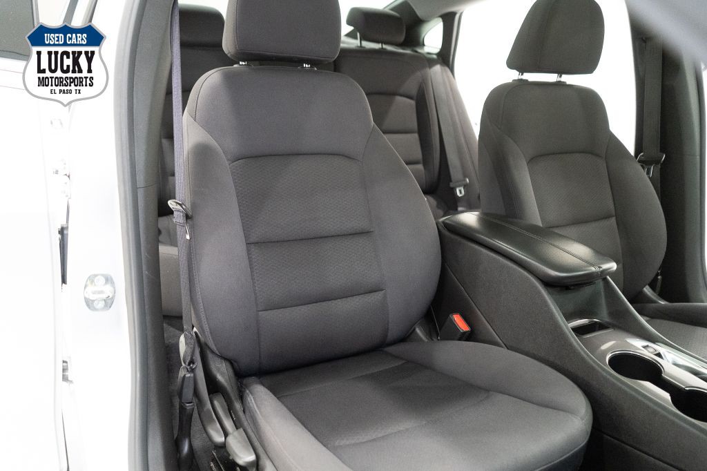 2022 Chevrolet Malibu Image 9