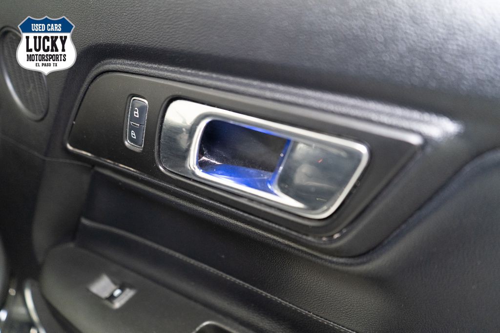 2017 Ford Mustang Image 17