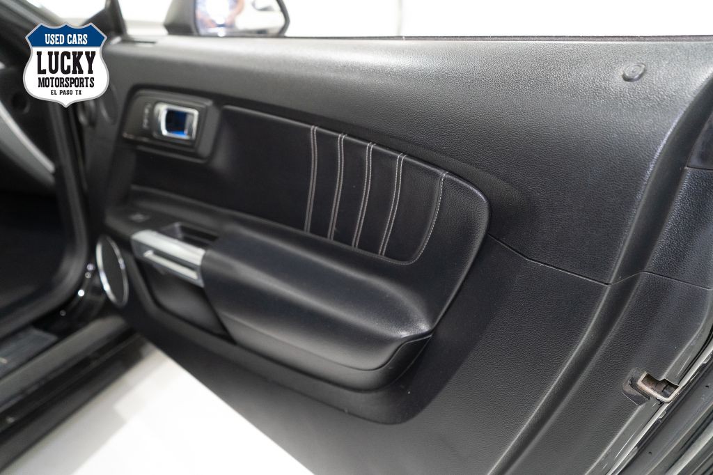 2017 Ford Mustang Image 18