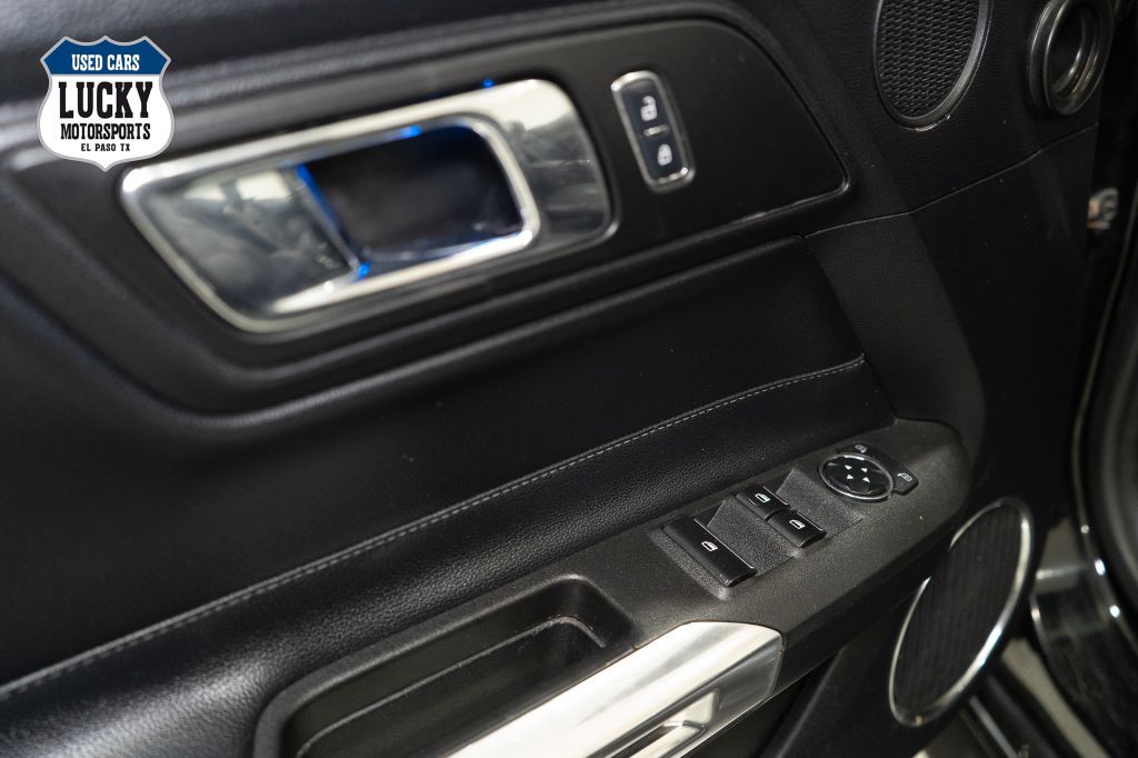 2017 Ford Mustang Image 28