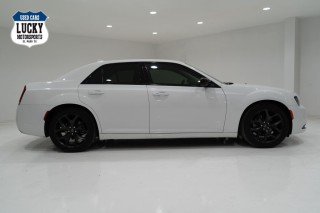 Image for 2021 Chrysler 300 Touring ID: 7156150