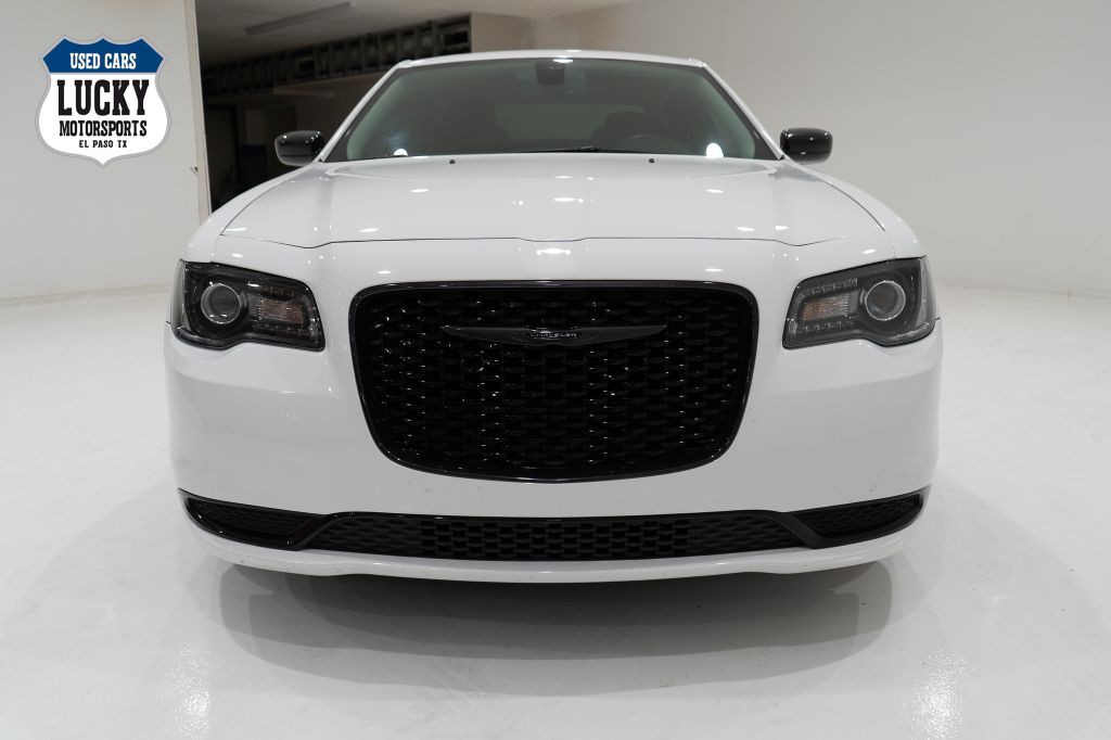 2021 Chrysler 300 Image 3
