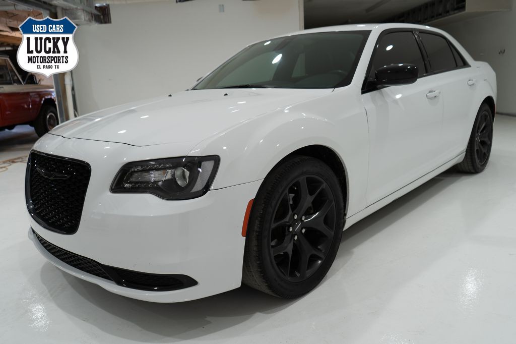 2021 Chrysler 300 Image 4