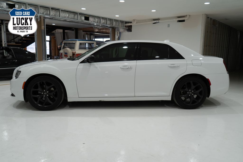 2021 Chrysler 300 Image 5
