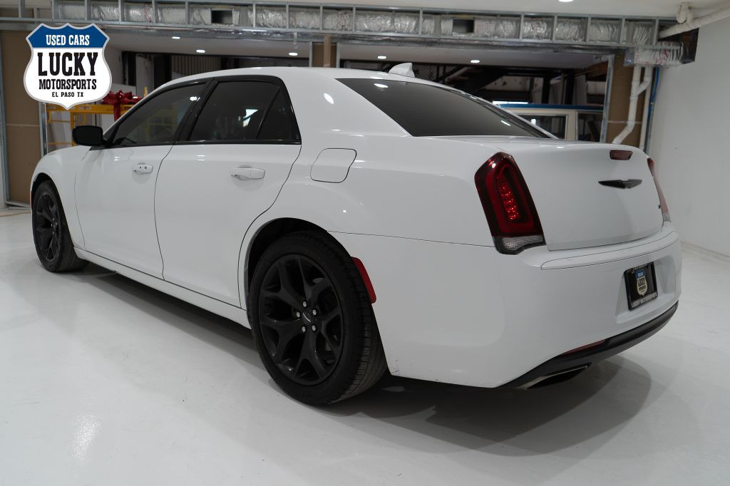 2021 Chrysler 300 Image 6