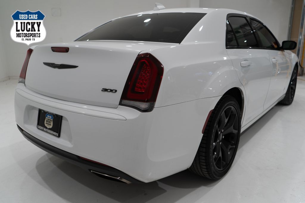 2021 Chrysler 300 Image 8