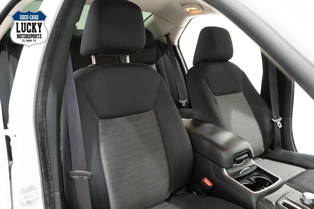 2021 Chrysler 300 Image 11