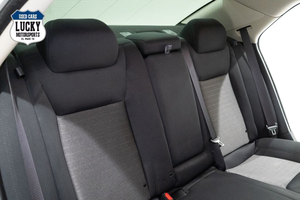 2021 Chrysler 300 Image 12