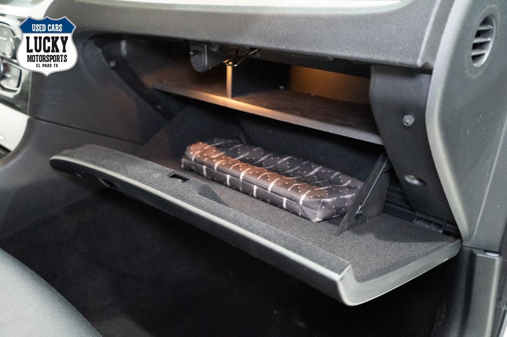 2021 Chrysler 300 Image 13