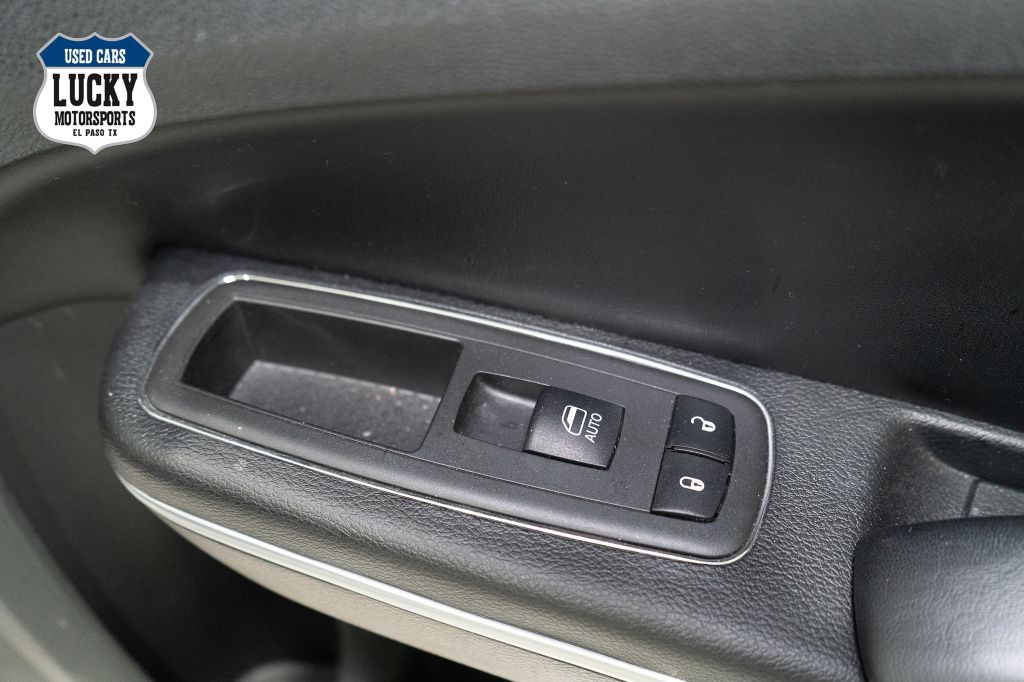 2021 Chrysler 300 Image 14