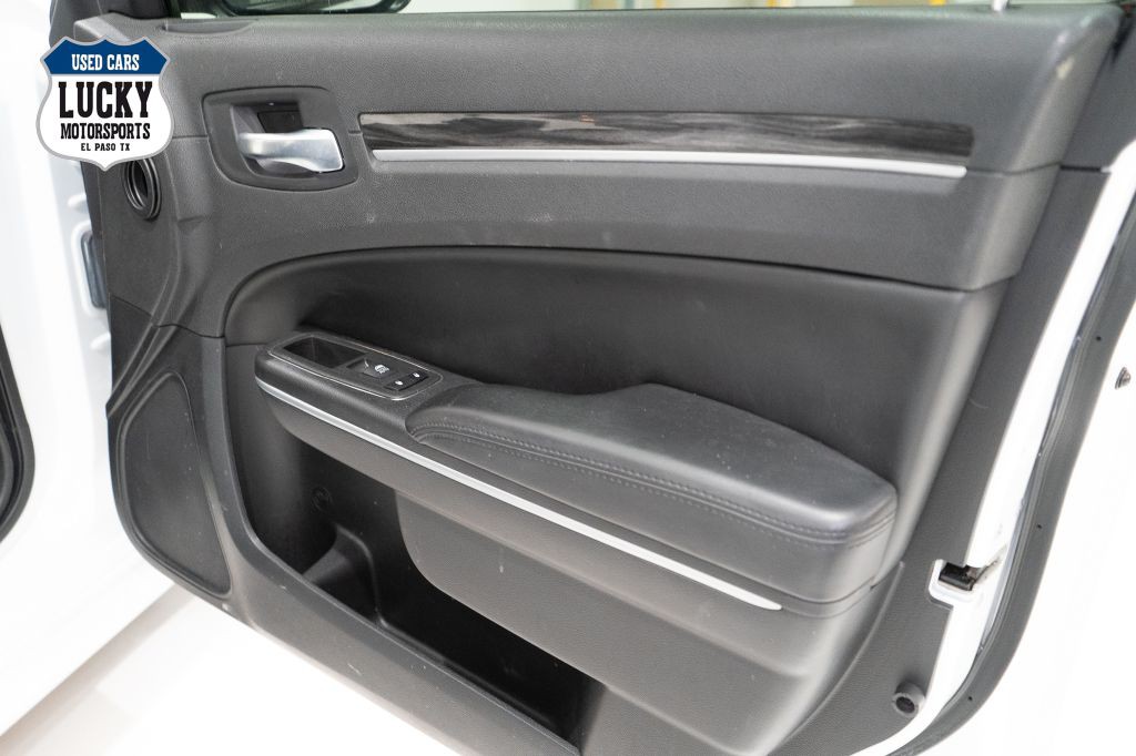 2021 Chrysler 300 Image 15