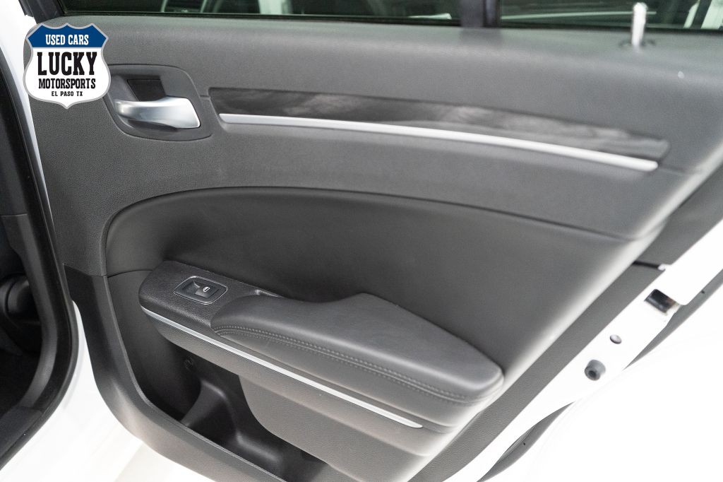 2021 Chrysler 300 Image 16
