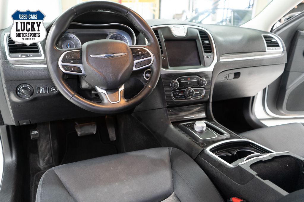 2021 Chrysler 300 Image 19