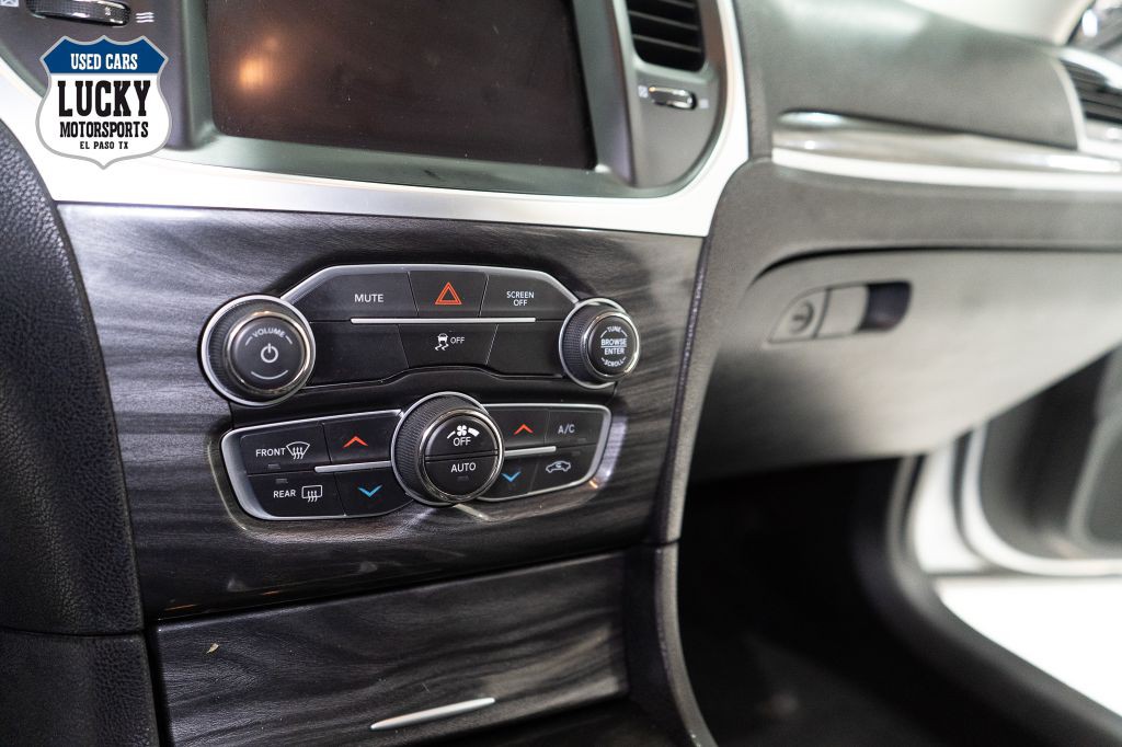 2021 Chrysler 300 Image 22