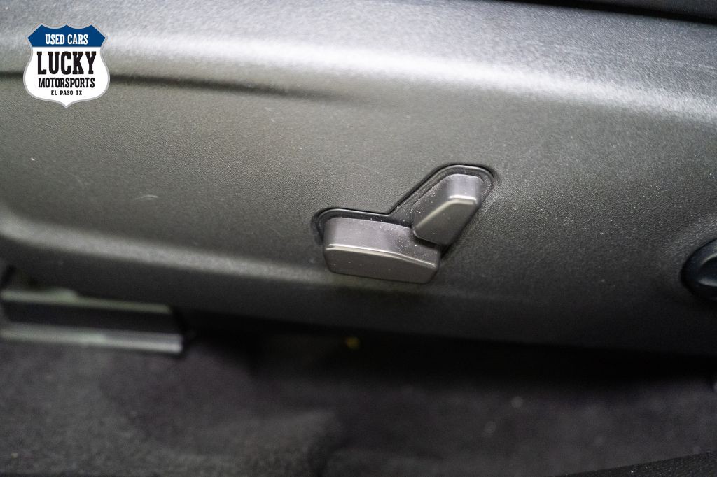 2021 Chrysler 300 Image 28